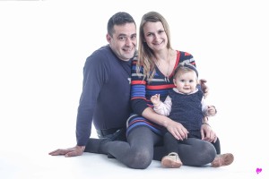 photo-studio-portrait-bebe-9mois-gers-bernede-famille